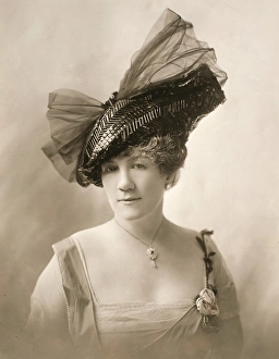 <b class=qtipBold><figcaption>FASHION: HAT, c1910</figcaption></b><br>FASHION: HAT, c1910.<br><em>© none</em> FASHION: HAT, c1910