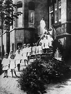 ISADORA DUNCAN (1877-1927). American dancer. Duncan (top) with her students at Grunewald ISADORA DUNCAN (1877-1927). American dancer. Duncan (top) with her students at Grunewald