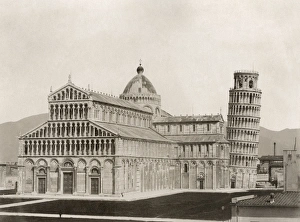 ITALY: PISA. The Piazza del Duomo and the Leaning Tower of Pisa in Pisa, Italy ITALY: PISA. The Piazza del Duomo and the Leaning Tower of Pisa in Pisa, Italy