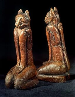 NATIVE AMERICAN CARVINGs . s outheas tern Native American (Calus a) carved wooden cat figures , c1450