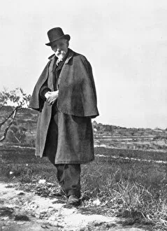 Artists Collection: PAUL CEZANNE (1839-1906). French painter. Photographed in Provence by ÔÇ░mile Bernard, c1905