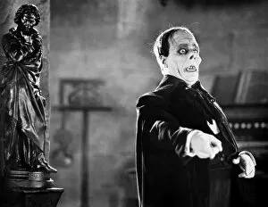 Pointing Collection: PHANTOM OF THE OPERA, 1925. Lon Chaney in the title role