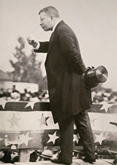 President Theodore Roosevelt campaigning for his re-election in 1904 President Theodore Roosevelt campaigning for his re-election in 1904