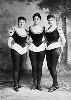 THE SISTERS LEVEY. Burlesque dancers. Original cabinet photograph, 19th century THE SISTERS LEVEY. Burlesque dancers. Original cabinet photograph, 19th century