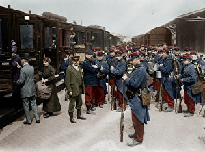 Soldats francais a la gare de Dunkerque en partance pour le front, 1914 --- French Soldats francais a la gare de Dunkerque en partance pour le front, 1914 --- French