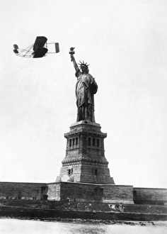 Wilbur Wright flying past the Statue of Liberty on his way from Governors Island to Grants Tomb during New York Citys Wilbur Wright flying past the Statue of Liberty on his way from Governors Island to Grants Tomb during New York Citys
