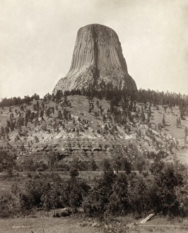 WYOMING: DEVIL'S TOWER. View of Devils Tower in Wyoming WYOMING: DEVIL'S TOWER. View of Devils Tower in Wyoming
