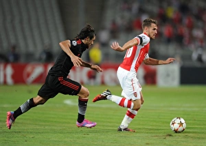 Aaron Ramsey (Arsenal) Veli Kavlak (Besiktas). Besiktas 0:0 Arsenal. UEFA Champions Aaron Ramsey (Arsenal) Veli Kavlak (Besiktas). Besiktas 0:0 Arsenal. UEFA Champions