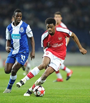 Abou Diaby (Arsenal) Silvestre Varela (Porto). FC Porto 2:1 Arsenal, UEFA Champions League Abou Diaby (Arsenal) Silvestre Varela (Porto). FC Porto 2:1 Arsenal, UEFA Champions League