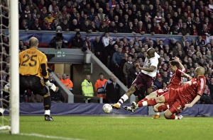 Abou Diaby scores Arsenals 1st goal past Pepe Reina Abou Diaby scores Arsenals 1st goal past Pepe Reina