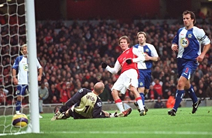 Alex Hleb scores Arsenals 2nd goal past Brad Friedel (Blacburn) Alex Hleb scores Arsenals 2nd goal past Brad Friedel (Blacburn)