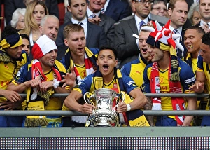 Alexis Sanchez (Arsenal) lift the FA Cup after the match. Arsenal 4:0 Aston Villa Alexis Sanchez (Arsenal) lift the FA Cup after the match. Arsenal 4:0 Aston Villa