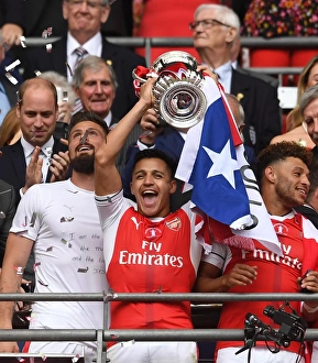Images Dated 3rd January 2016: Alexis Sanchez (Arsenal) lifts the FA Cup