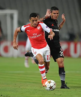 Alexis Sanchez (Arsenal) Ramon Motta (Besiktas). Besiktas 0:0 Arsenal. UEFA Champions Alexis Sanchez (Arsenal) Ramon Motta (Besiktas). Besiktas 0:0 Arsenal. UEFA Champions
