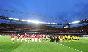 The Arsenal and Barcelona teams line up before the match. Arsenal 2:2 Barcelona The Arsenal and Barcelona teams line up before the match. Arsenal 2:2 Barcelona