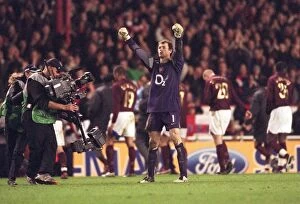 Images Dated 9th March 2006: Arsenal goalkeeper Jens Lehmann celebrates at the final whistle