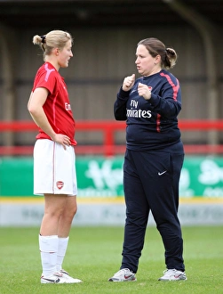 Arsenal Ladies Manager Laura Harvey talks to Ellen White before the match Arsenal Ladies Manager Laura Harvey talks to Ellen White before the match