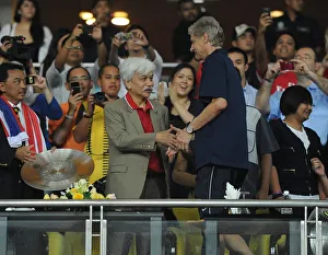 Arsenal manager Arsene Wenger with the Malaysian Prime Minister. Malaysia XI 0:4 Arsenal Arsenal manager Arsene Wenger with the Malaysian Prime Minister. Malaysia XI 0:4 Arsenal