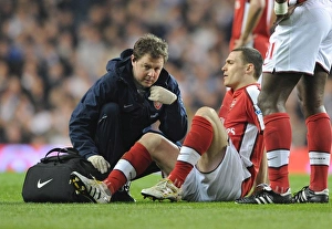 Arsenal physio Colin Lewin treats Thomas Vermaelen. Tottenham Hotspur 2:1 Arsenal Arsenal physio Colin Lewin treats Thomas Vermaelen. Tottenham Hotspur 2:1 Arsenal