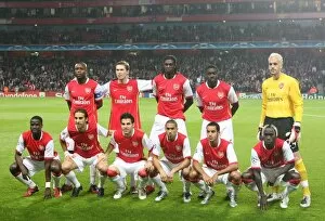 Images Dated 29th October 2007: Arsenal team line up before the match