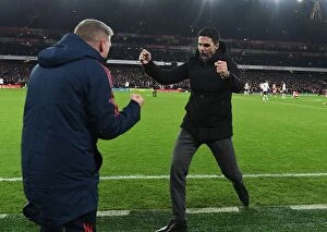 Manchester United F Collection: Arsenal's Triumph over Manchester United: Mikel Arteta and Team Rejoice in Hard-Fought Premier