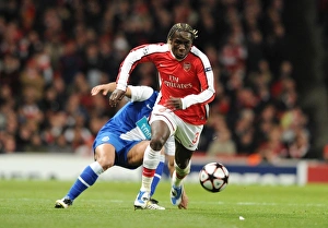 Bacary Sagna (Arsenal) Hulk (Porto). Arsenal 5:0 FC Porto Bacary Sagna (Arsenal) Hulk (Porto). Arsenal 5:0 FC Porto