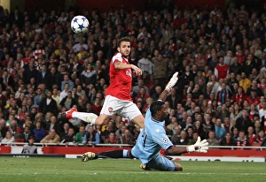 Cesc Fabregas (Arsenal) Felipe (Braga). Arsenal 6:0 SC Braga. UEFA Champions League Cesc Fabregas (Arsenal) Felipe (Braga). Arsenal 6:0 SC Braga. UEFA Champions League