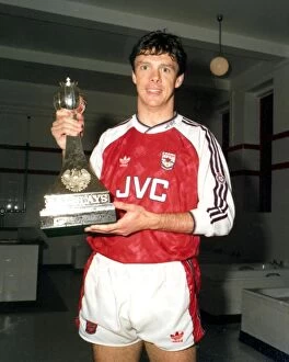 Images Dated 8th April 2005: David O Leary with the Championship Trophy. Arsenal v Manchester United