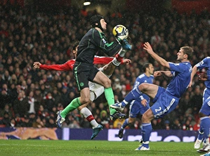 Eduardo (Arsenal) Petr Cech (Chelsea). Arsenal 0:3 Chelsea, Barclays Premier League Eduardo (Arsenal) Petr Cech (Chelsea). Arsenal 0:3 Chelsea, Barclays Premier League
