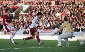 Eduardo scores Arsenals 1st goal past Gabor Kiraly Eduardo scores Arsenals 1st goal past Gabor Kiraly