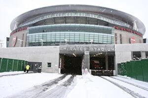 Images Dated 2nd February 2009: Emirates Stadium under snow