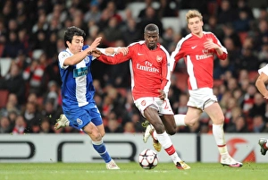 Emmanuel Eboue (Arsenal) Fucile (Porto). Arsenal 5:0 FC Porto Emmanuel Eboue (Arsenal) Fucile (Porto). Arsenal 5:0 FC Porto