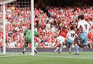 Images Dated 19th August 2006: Gilberto's Stunner: Arsenal's Equalizer Against Aston Villa, FA Premiership, 2006