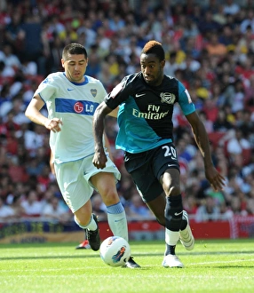 Johan Djourou (Arsenal) Juan Riquelme (Boca). Arsenal 2:2 Boca Juniors Johan Djourou (Arsenal) Juan Riquelme (Boca). Arsenal 2:2 Boca Juniors
