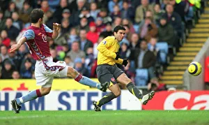 Jose Reyes (Arsenal) Liam Ridgewell (Aston Villa). Aston Villa 0:0 Arsenal Jose Reyes (Arsenal) Liam Ridgewell (Aston Villa). Aston Villa 0:0 Arsenal