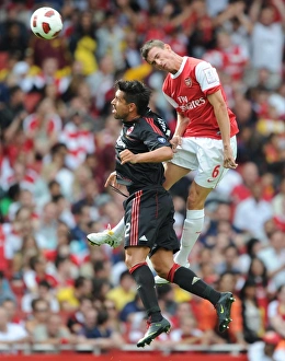 Laurent Koscielny (Arsenal) Borriello (Milan). Arsenal 1:1 AC Milan. Emirates Cup Laurent Koscielny (Arsenal) Borriello (Milan). Arsenal 1:1 AC Milan. Emirates Cup