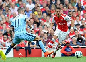 Mesut Ozil (Arsenal) Alexander Kolarov (Man City). Arsenal 2:2 Manchester City. Barclays Mesut Ozil (Arsenal) Alexander Kolarov (Man City). Arsenal 2:2 Manchester City. Barclays