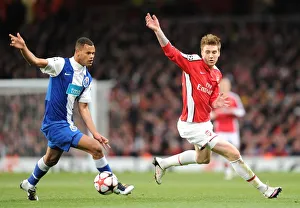 Nicklas Bendtner (Arsenal) Rolando (Porto). Arsenal 5:0 FC Porto Nicklas Bendtner (Arsenal) Rolando (Porto). Arsenal 5:0 FC Porto