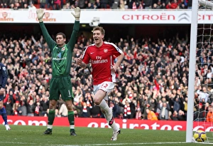 Nicklas Bendtner celebrates scoring Arsenal's 1st goal as Craig Gordon Nicklas Bendtner celebrates scoring Arsenal's 1st goal as Craig Gordon