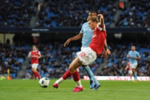Nicklas Bendtner shoots past Man City goalkeeper Joe Hart to score the 3rd Arsenal goal Nicklas Bendtner shoots past Man City goalkeeper Joe Hart to score the 3rd Arsenal goal