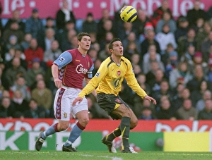 Robin van Persie (Arsenal) Gareth Barry (Villa). Aston Villa 0:0 Arsenal Robin van Persie (Arsenal) Gareth Barry (Villa). Aston Villa 0:0 Arsenal