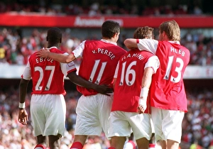 Inter Milan Gallery: Robin van Persie celebrates scoring Arsenals 2nd goal with Emmanuel Eboue