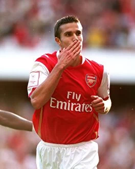 Images Dated 1st August 2007: Robin van Persie celebrates scoring Arsenals 2nd goal