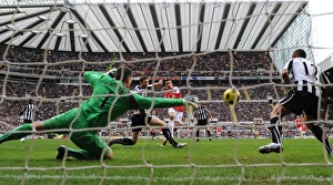 Robin van Persie shoots past Newcastle goalkeeper Steve Harper to score the 3rd Arsenal Robin van Persie shoots past Newcastle goalkeeper Steve Harper to score the 3rd Arsenal