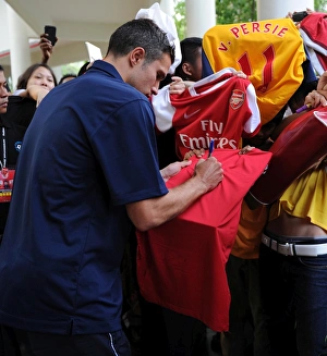 Robin van Persie signs autographs outside the hotel. Suajuna Hotel, Kuala Lumpur Robin van Persie signs autographs outside the hotel. Suajuna Hotel, Kuala Lumpur
