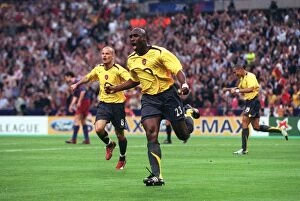 Images Dated 18th May 2006: Sol Campbell celebrates scoring Arsenals goal with Freddie Ljungberg