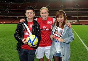 Steph Houghton (Arsenal Ladies) with Comp Winners. Arsenal Ladies 3:1 Chelsea Ladies Steph Houghton (Arsenal Ladies) with Comp Winners. Arsenal Ladies 3:1 Chelsea Ladies