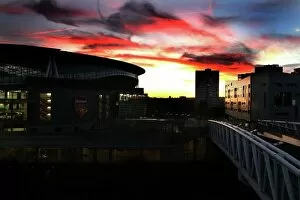 Images Dated 5th October 2007: Sunset over Emirates
