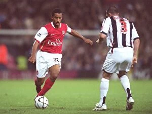 Images Dated 25th October 2006: Theo Walcott (Arsenal) Paul Robinson (WBA)