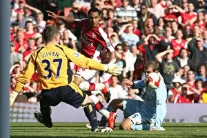 Images Dated 4th April 2009: Theo Walcott (Arsenal) Shay Given (Man City)